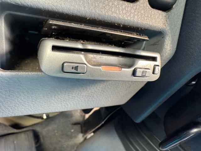 キャンター ＡＴ　４トン　平ボディ　パワーゲート付き　ワイドロング　極東垂直式パワーゲート（Ｖ６０３Ｂ－１ＭＫＴ２）　荷台鉄板張り　２段階式あおり　電格格納ミラー　８ｔ限定中型免許　車両重量３５９０ｋｇ　車両総重量７７５５ｋｇ　荷寸４３３×１９８×２２８（20枚目）