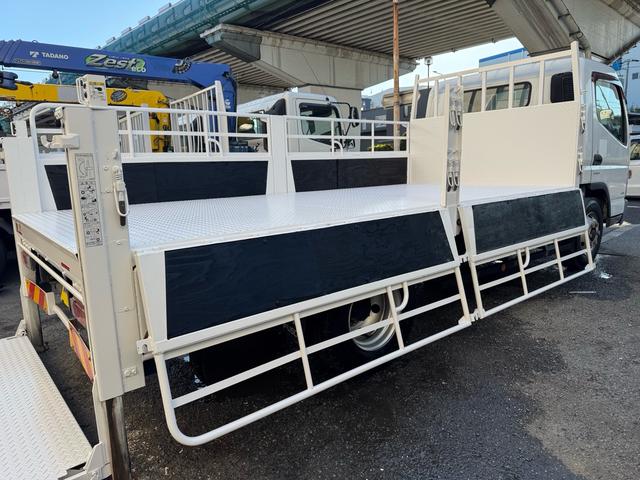 キャンター ＡＴ　４トン　平ボディ　パワーゲート付き　ワイドロング　極東垂直式パワーゲート（Ｖ６０３Ｂ－１ＭＫＴ２）　荷台鉄板張り　２段階式あおり　電格格納ミラー　８ｔ限定中型免許　車両重量３５９０ｋｇ　車両総重量７７５５ｋｇ　荷寸４３３×１９８×２２８（33枚目）