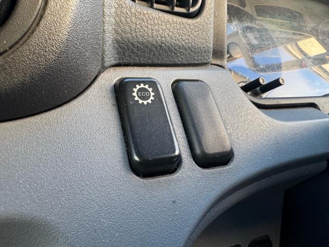 キャンター ＡＴ　４トン　平ボディ　パワーゲート付き　ワイドロング　極東垂直式パワーゲート（Ｖ６０３Ｂ－１ＭＫＴ２）　荷台鉄板張り　２段階式あおり　電格格納ミラー　８ｔ限定中型免許　車両重量３５９０ｋｇ　車両総重量７７５５ｋｇ　荷寸４３３×１９８×２２８（61枚目）