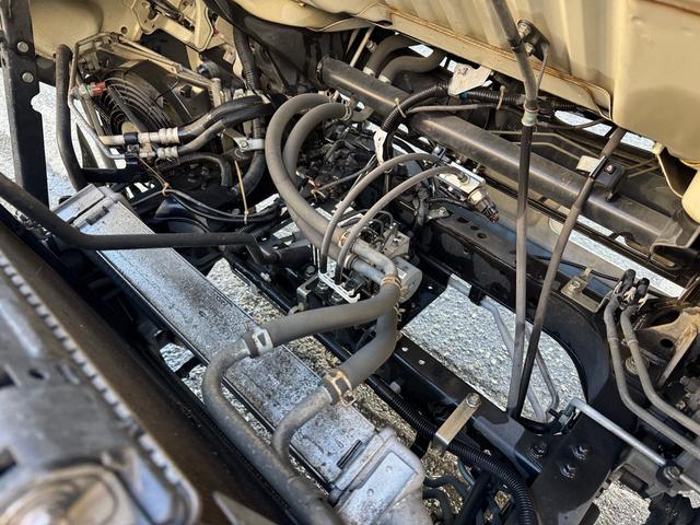 キャンター ＡＴ　４トン　平ボディ　パワーゲート付き　ワイドロング　極東垂直式パワーゲート（Ｖ６０３Ｂ－１ＭＫＴ２）　荷台鉄板張り　２段階式あおり　電格格納ミラー　８ｔ限定中型免許　車両重量３５９０ｋｇ　車両総重量７７５５ｋｇ　荷寸４３３×１９８×２２８（74枚目）