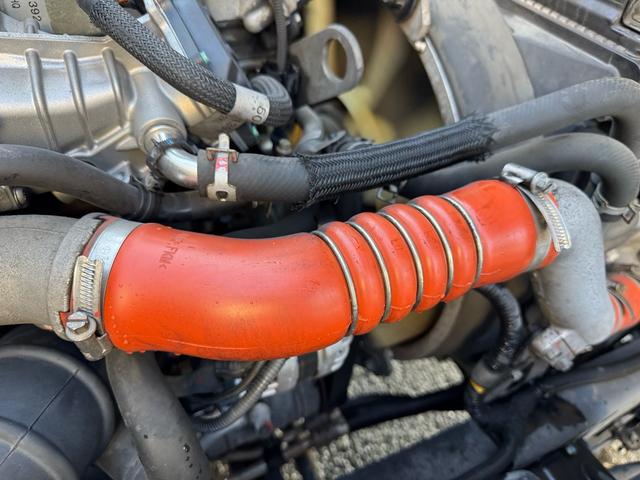 キャンター ＡＴ　４トン　平ボディ　パワーゲート付き　ワイドロング　極東垂直式パワーゲート（Ｖ６０３Ｂ－１ＭＫＴ２）　荷台鉄板張り　２段階式あおり　電格格納ミラー　８ｔ限定中型免許　車両重量３５９０ｋｇ　車両総重量７７５５ｋｇ　荷寸４３３×１９８×２２８（77枚目）