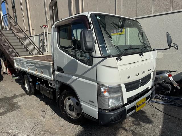 キャンター ＡＴ　３ｔ　平ボディ　荷台鉄板張り　３方開　荷台鉄板張り　ロープ穴５か所　電格格納ミラー　ドライブレコーダー　あおり止めチェーン付き　エンジン型式４Ｐ１０　車両総重量５４９５ｋｇ　荷寸３１０×１６０×３８　外寸４６９×１６９×１９９（2枚目）