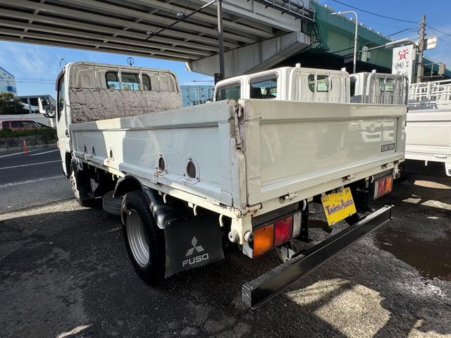 キャンター ＡＴ　３ｔ　平ボディ　荷台鉄板張り　３方開　荷台鉄板張り　ロープ穴５か所　電格格納ミラー　ドライブレコーダー　あおり止めチェーン付き　エンジン型式４Ｐ１０　車両総重量５４９５ｋｇ　荷寸３１０×１６０×３８　外寸４６９×１６９×１９９（9枚目）