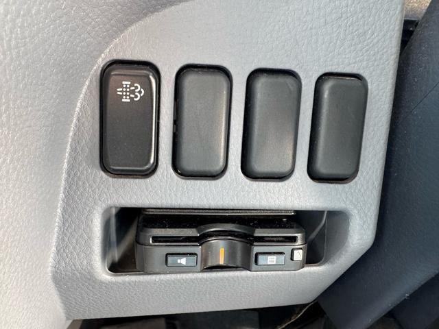 キャンター ＡＴ　３ｔ　平ボディ　荷台鉄板張り　３方開　荷台鉄板張り　ロープ穴５か所　電格格納ミラー　ドライブレコーダー　あおり止めチェーン付き　エンジン型式４Ｐ１０　車両総重量５４９５ｋｇ　荷寸３１０×１６０×３８　外寸４６９×１６９×１９９（53枚目）