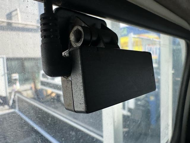 キャンター MT5 2トン 全低床平ボディ 標準ボディ 荷台板張り ナビ Bluetooth TV 前後ドライブレコーダー 電格格納ミラー 5t限定準中型免許 車両重量2160kg 車両総重量4325kg 荷寸312×160×197 外寸469×169×197(19枚目)