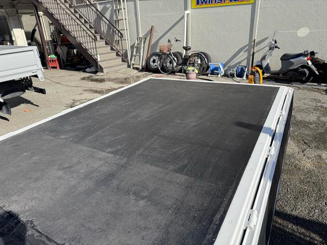 キャンター MT5 2トン 全低床平ボディ 標準ボディ 荷台板張り ナビ Bluetooth TV 前後ドライブレコーダー 電格格納ミラー 5t限定準中型免許 車両重量2160kg 車両総重量4325kg 荷寸312×160×197 外寸469×169×197(32枚目)