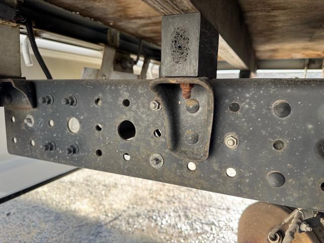 キャンター MT5 2トン 全低床平ボディ 標準ボディ 荷台板張り ナビ Bluetooth TV 前後ドライブレコーダー 電格格納ミラー 5t限定準中型免許 車両重量2160kg 車両総重量4325kg 荷寸312×160×197 外寸469×169×197(62枚目)