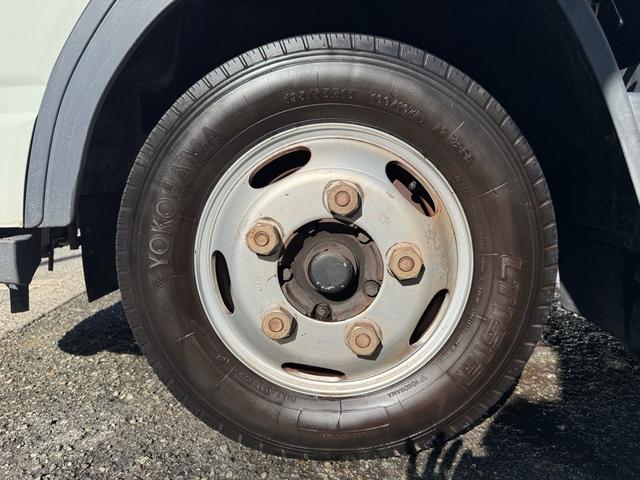 キャンター MT5 2トン 全低床平ボディ 標準ボディ 荷台板張り ナビ Bluetooth TV 前後ドライブレコーダー 電格格納ミラー 5t限定準中型免許 車両重量2160kg 車両総重量4325kg 荷寸312×160×197 外寸469×169×197(73枚目)