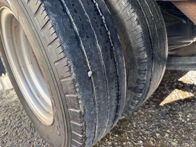 キャンター MT5 2トン 全低床平ボディ 標準ボディ 荷台板張り ナビ Bluetooth TV 前後ドライブレコーダー 電格格納ミラー 5t限定準中型免許 車両重量2160kg 車両総重量4325kg 荷寸312×160×197 外寸469×169×197(78枚目)