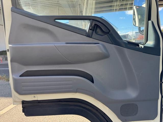 キャンター MT5 2トン 全低床平ボディ 標準ボディ 荷台板張り ナビ Bluetooth TV 前後ドライブレコーダー 電格格納ミラー 5t限定準中型免許 車両重量2160kg 車両総重量4325kg 荷寸312×160×197 外寸469×169×197(79枚目)