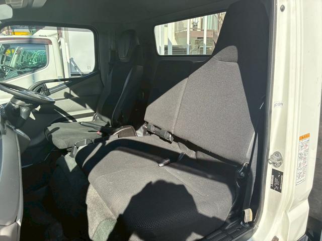 キャンター AT 2トン 平ボディ ワイドロング 荷台板張り 荷台塗装済 あおり開封補助装置 ロープフック 3方開 乗車定員3人 ETC 2トントラック 5トン限定準中型免許 車両重量2770kg 車両総重量4935kg 荷寸436×208×38 外寸624×218×220(12枚目)