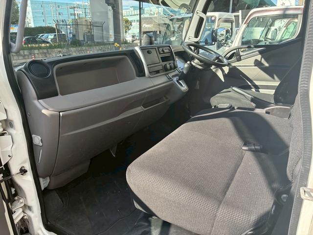 キャンター AT 2トン 平ボディ ワイドロング 荷台板張り 荷台塗装済 あおり開封補助装置 ロープフック 3方開 乗車定員3人 ETC 2トントラック 5トン限定準中型免許 車両重量2770kg 車両総重量4935kg 荷寸436×208×38 外寸624×218×220(48枚目)