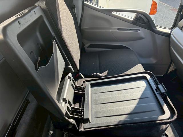 キャンター AT 2トン 平ボディ ワイドロング 荷台板張り 荷台塗装済 あおり開封補助装置 ロープフック 3方開 乗車定員3人 ETC 2トントラック 5トン限定準中型免許 車両重量2770kg 車両総重量4935kg 荷寸436×208×38 外寸624×218×220(53枚目)