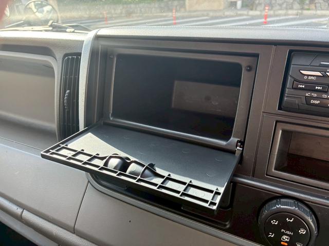 キャンター AT 2トン 平ボディ ワイドロング 荷台板張り 荷台塗装済 あおり開封補助装置 ロープフック 3方開 乗車定員3人 ETC 2トントラック 5トン限定準中型免許 車両重量2770kg 車両総重量4935kg 荷寸436×208×38 外寸624×218×220(58枚目)