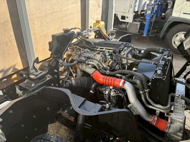 キャンター AT 2トン 平ボディ ワイドロング 荷台板張り 荷台塗装済 あおり開封補助装置 ロープフック 3方開 乗車定員3人 ETC 2トントラック 5トン限定準中型免許 車両重量2770kg 車両総重量4935kg 荷寸436×208×38 外寸624×218×220(67枚目)