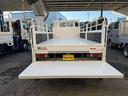 ＡＴ　４トン　平ボディ　パワーゲート付き　ワイドロング　極東垂直式パワーゲート（Ｖ６０３Ｂ－１ＭＫＴ２）　荷台鉄板張り　２段階式あおり　電格格納ミラー　８ｔ限定中型免許　車両重量３５９０ｋｇ　車両総重量７７５５ｋｇ　荷寸４３３×１９８×２２８（24枚目）