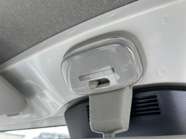 ハイゼットトラック ４ＷＤスタンダード　新品タイヤ／保証書／スマートアシスト（トヨタ・ダイハツ）／車線逸脱防止支援システム／ＥＢＤ付ＡＢＳ／横滑り防止装置／パワーウインドウ／エンジンスタートボタン／パワーステアリング／オートライト　４ＷＤ（21枚目）