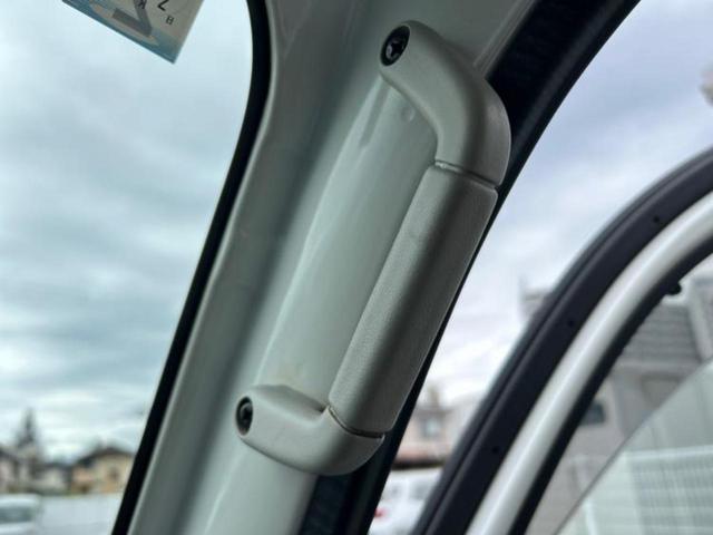 ハイゼットトラック ４ＷＤスタンダード　新品タイヤ／保証書／スマートアシスト（トヨタ・ダイハツ）／車線逸脱防止支援システム／ＥＢＤ付ＡＢＳ／横滑り防止装置／パワーウインドウ／エンジンスタートボタン／パワーステアリング／オートライト　４ＷＤ（29枚目）