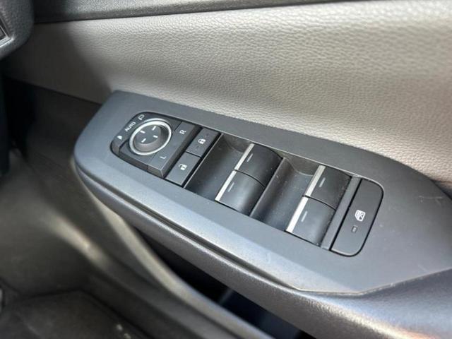 プリウス Ｚ　新品タイヤ／モデリスタエアロ／保証書／純正　１２．３インチ　メモリーナビ／デジタルインナーミラー／トヨタセーフティセンス／エアーシート　前席／パノラミックビューモニター／車線逸脱防止支援システム（27枚目）