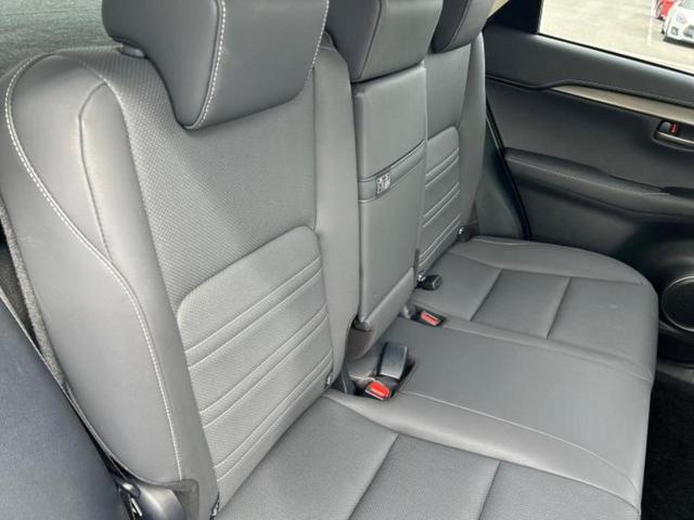 NX NX300hスパイスアンドシック サンルーフ/保証書/純正 10.3インチ メモリーナビ/プリクラッシュセーフティ/エアーシート 前席/パノラミックビューモニター/車線逸脱防止支援システム/シート フルレザー 革シート 全周囲カメラ(5枚目)