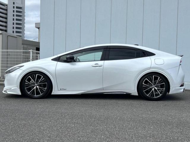 プリウス 4WD Z 新品タイヤ/パノラマルーフ/純正エアロ/保証書/ディスプレイオーディオ+ナビ12.3インチ/デジタルインナーミラー/トヨタセーフティセンス/エアーシート 前席/全方位モニター サンルーフ ローダウン(2枚目)