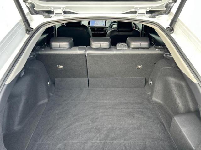 プリウス 4WD Z 新品タイヤ/パノラマルーフ/純正エアロ/保証書/ディスプレイオーディオ+ナビ12.3インチ/デジタルインナーミラー/トヨタセーフティセンス/エアーシート 前席/全方位モニター サンルーフ ローダウン(8枚目)