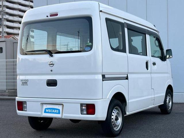 NV100クリッパーバン DX 新品タイヤ/保証書/エアバッグ 運転席/エアバッグ 助手席/キーレスエントリー/パワーステアリング/マニュアルエアコン/取扱説明書/ユーザー買取車/UVカットガラス/ヘッドライトレベライザー/ラジオ(3枚目)