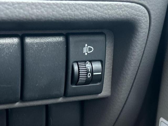 NV100クリッパーバン DX 新品タイヤ/保証書/エアバッグ 運転席/エアバッグ 助手席/キーレスエントリー/パワーステアリング/マニュアルエアコン/取扱説明書/ユーザー買取車/UVカットガラス/ヘッドライトレベライザー/ラジオ(14枚目)