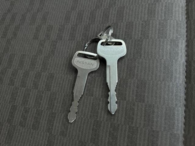 NV100クリッパーバン DX 新品タイヤ/保証書/エアバッグ 運転席/エアバッグ 助手席/キーレスエントリー/パワーステアリング/マニュアルエアコン/取扱説明書/ユーザー買取車/UVカットガラス/ヘッドライトレベライザー/ラジオ(40枚目)