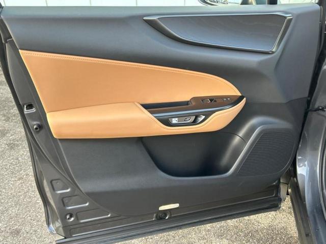 ＮＸ ＮＸ２５０バージョンＬ　保証書／ディスプレイオーディオ＋ナビ１２．３インチ／プリクラッシュセーフティ／シートヒーター／パノラミックビューモニター／車線逸脱防止支援システム／シート　フルレザー　革シート　衝突被害軽減システム（21枚目）