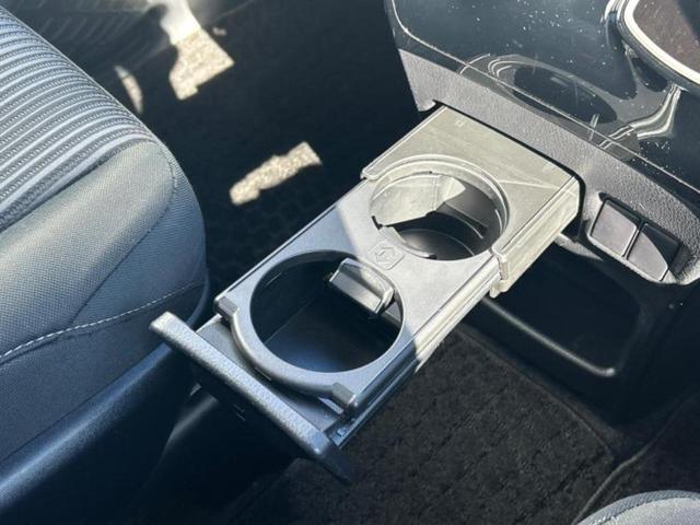 ノア Si 新品タイヤ/保証書/社外 SDナビ/トヨタセーフティセンス/両側電動スライドドア/車線逸脱防止支援システム/ヘッドランプ LED/USBジャック/Bluetooth接続/ETC/EBD付ABS(40枚目)