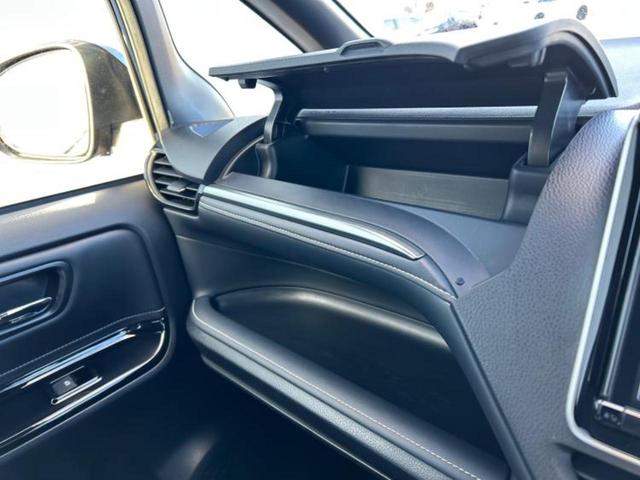 エスクァイア Xi 保証書/純正 9インチ SDナビ/フリップダウンモニター 純正 12.1インチ/トヨタセーフティセンス/両側電動スライドドア/車線逸脱防止支援システム/パーキングアシスト バックガイド バックカメラ(39枚目)