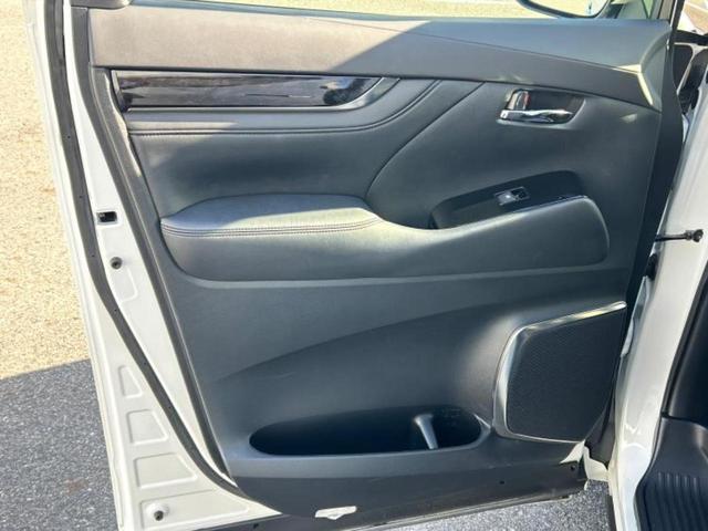 アルファード S Cパッケージ 新品タイヤ/サンルーフ/モデリスタエアロ/保証書/ディスプレイオーディオ+ナビ9インチ/フリップダウンモニター 純正 12.1インチ/トヨタセーフティセンス/両側電動スライドドア 衝突被害軽減システム(24枚目)