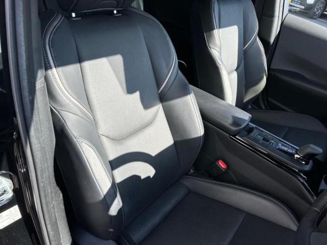 プリウス Ｚ　ガラスルーフ／保証書／ディスプレイオーディオ＋ナビ１２．３インチ／デジタルインナーミラー／トヨタセーフティセンス／シートヒーター　前席／パノラミックビューモニター／車線逸脱防止支援システム　電動シート（4枚目）