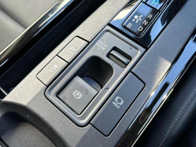 プリウス Ｚ　ガラスルーフ／保証書／ディスプレイオーディオ＋ナビ１２．３インチ／デジタルインナーミラー／トヨタセーフティセンス／シートヒーター　前席／パノラミックビューモニター／車線逸脱防止支援システム　電動シート（28枚目）