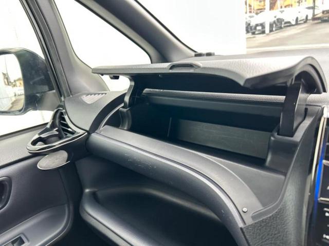 ヴォクシー ＺＳキラメキ　新品タイヤ／保証書／社外　１０インチ　ＳＤナビ／トヨタセーフティセンス／両側電動スライドドア／車線逸脱防止支援システム／ヘッドランプ　ＬＥＤ／Ｂｌｕｅｔｏｏｔｈ接続／ＥＴＣ／ＥＢＤ付ＡＢＳ　ＤＶＤ再生（38枚目）