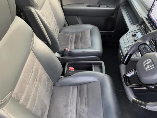 ステップワゴン ｅＨＥＶスパーダプレミアムライン　新品タイヤ／保証書／純正　１１インチ　メモリーナビ／フリップダウンモニター　純正　１５．６インチ／アドバンスドルームミラー／ホンダセンシング／両側電動スライドドア／シートヒーター　全席　バックカメラ（4枚目）