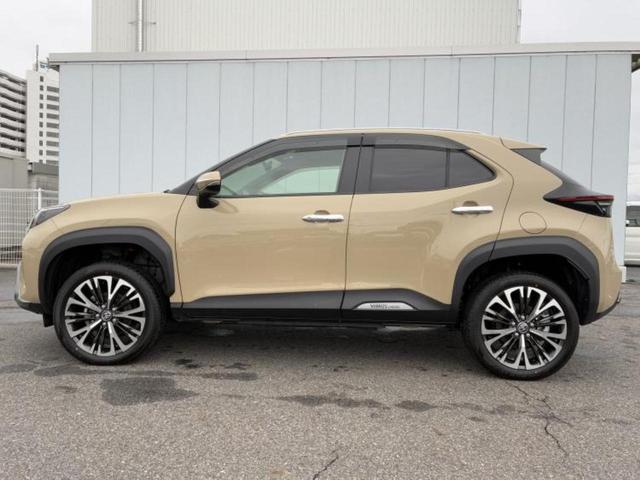 ヤリスクロス ４ＷＤハイブリッドＺアドベンチャー　保証書／ディスプレイオーディオ＋ナビ８インチ／トヨタセーフティセンス／シートヒーター／パノラミックビューモニター／車線逸脱防止支援システム／シート　ハーフレザー／電動バックドア　リフトアップ　４ＷＤ（2枚目）