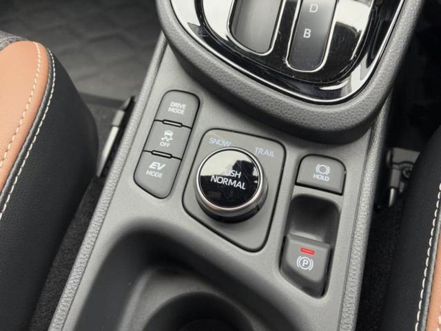 ヤリスクロス ４ＷＤハイブリッドＺアドベンチャー　保証書／ディスプレイオーディオ＋ナビ８インチ／トヨタセーフティセンス／シートヒーター／パノラミックビューモニター／車線逸脱防止支援システム／シート　ハーフレザー／電動バックドア　リフトアップ　４ＷＤ（35枚目）