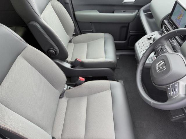 フリード クロスター　保証書／純正　８インチ　ナビ／ホンダセンシング／両側電動スライドドア／シートヒーター　前席／車線逸脱防止支援システム／登録済未使用車／ヘッドランプ　ＬＥＤ／Ｂｌｕｅｔｏｏｔｈ接続／ＥＢＤ付ＡＢＳ（4枚目）