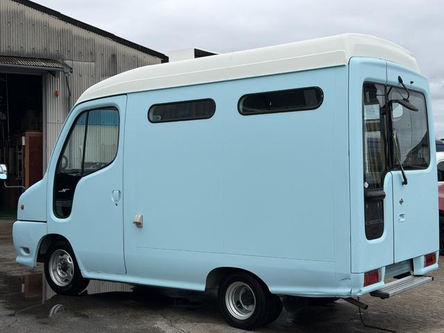 アトラスロコ キッチンカー仕様　８ナンバー加工車登録　ステンＷシンク　給水電動ポンプ　給排水タンク　換気扇　１２０ｃｍＬＥＤライト２灯　１００Ｖコンセント　ステン棚　スチールメッシュ棚　外部１００Ｖ入電防水ＢＯＸ　室内ウオークスルー（10枚目）