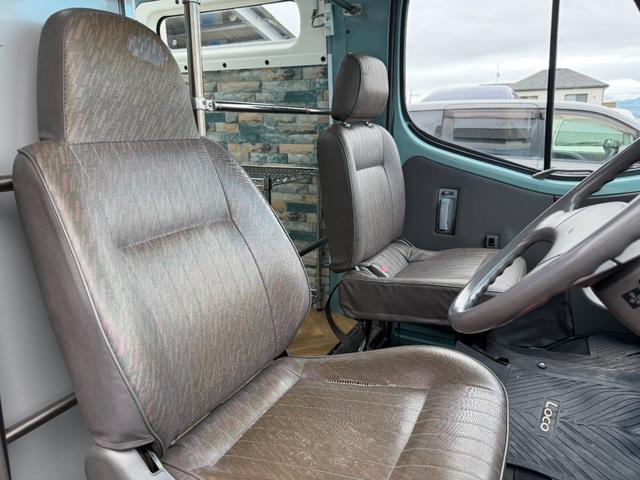 アトラスロコ キッチンカー仕様　８ナンバー加工車登録　ステンＷシンク　給水電動ポンプ　給排水タンク　換気扇　１２０ｃｍＬＥＤライト２灯　１００Ｖコンセント　ステン棚　スチールメッシュ棚　外部１００Ｖ入電防水ＢＯＸ　室内ウオークスルー（41枚目）