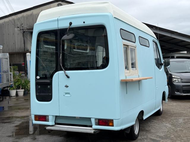 アトラスロコ キッチンカー仕様　８ナンバー加工車登録　ステンＷシンク　給水電動ポンプ　給排水タンク　換気扇　１２０ｃｍＬＥＤライト２灯　１００Ｖコンセント　ステン棚　スチールメッシュ棚　外部１００Ｖ入電防水ＢＯＸ　室内ウオークスルー（55枚目）