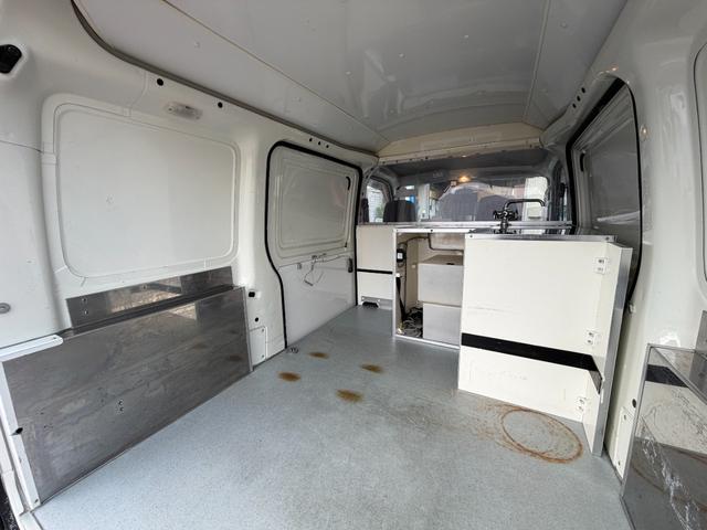 ハイゼットカーゴ キッチンカー仕様４ＷＤ２シーターブラインド　４ＷＤキッチンカー仕様　Ｗシンク　給排水タンク　電動給水ポンプ　換気扇　パッションピンク　バッテリーカットスイッチ（32枚目）