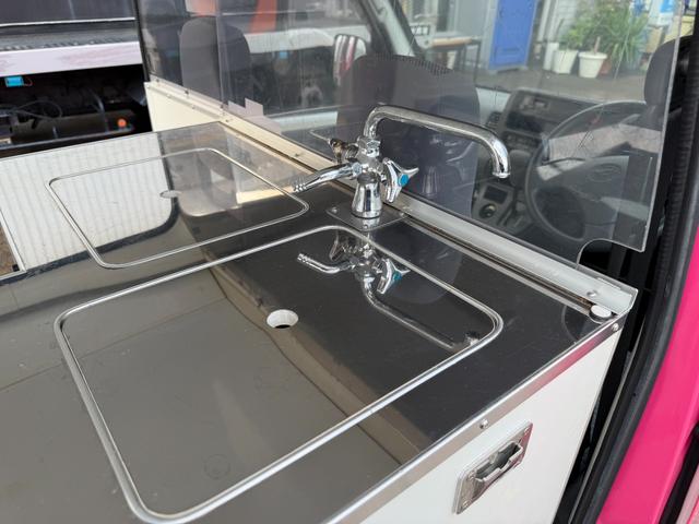 ハイゼットカーゴ キッチンカー仕様４ＷＤ２シーターブラインド　４ＷＤキッチンカー仕様　Ｗシンク　給排水タンク　電動給水ポンプ　換気扇　パッションピンク　バッテリーカットスイッチ（72枚目）