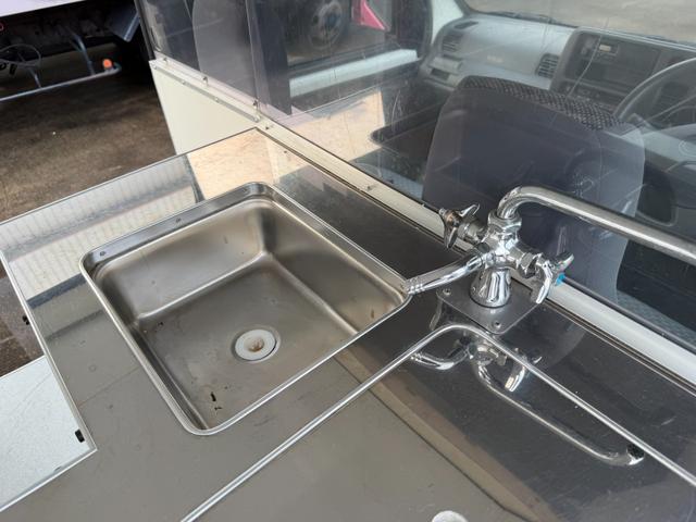 ハイゼットカーゴ キッチンカー仕様４ＷＤ２シーターブラインド　４ＷＤキッチンカー仕様　Ｗシンク　給排水タンク　電動給水ポンプ　換気扇　パッションピンク　バッテリーカットスイッチ（75枚目）