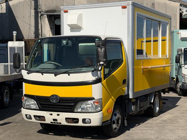 ダイナトラック キッチンカー　キッチンカー仕様　Ｗ２６００ＸＨ９７０アルミサッシ窓　Ｗシンク内新品２００ＬＸ２給排水タンク　新品電動給水ポンプ　レール式ＬＥＤスポット　新品換気扇カバー付属　新品フロアー張替施工リフォーム後未使用（5枚目）