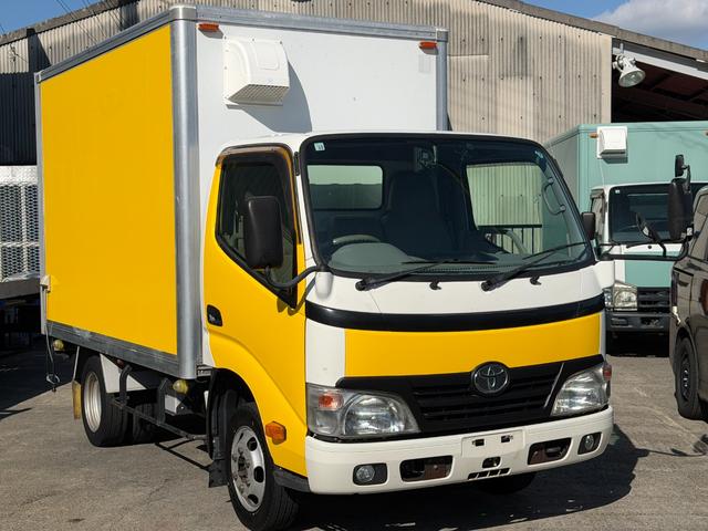 ダイナトラック キッチンカー　キッチンカー仕様　Ｗ２６００ＸＨ９７０アルミサッシ窓　Ｗシンク内新品２００ＬＸ２給排水タンク　新品電動給水ポンプ　レール式ＬＥＤスポット　新品換気扇カバー付属　新品フロアー張替施工リフォーム後未使用（8枚目）