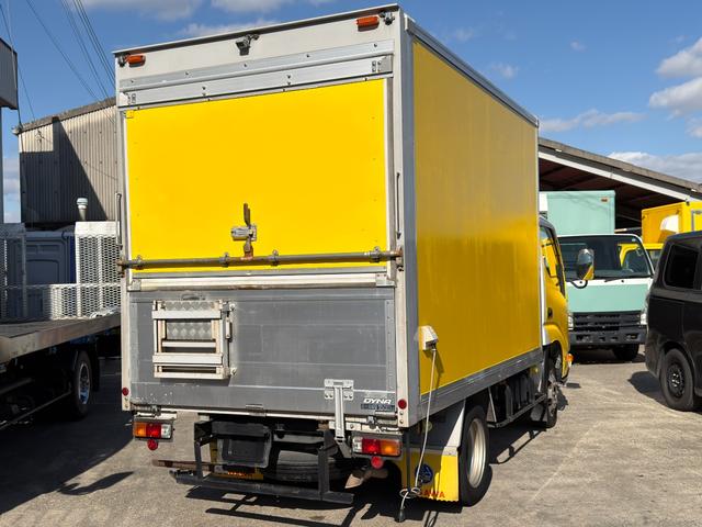 ダイナトラック キッチンカー　キッチンカー仕様　Ｗ２６００ＸＨ９７０アルミサッシ窓　Ｗシンク内新品２００ＬＸ２給排水タンク　新品電動給水ポンプ　レール式ＬＥＤスポット　新品換気扇カバー付属　新品フロアー張替施工リフォーム後未使用（13枚目）