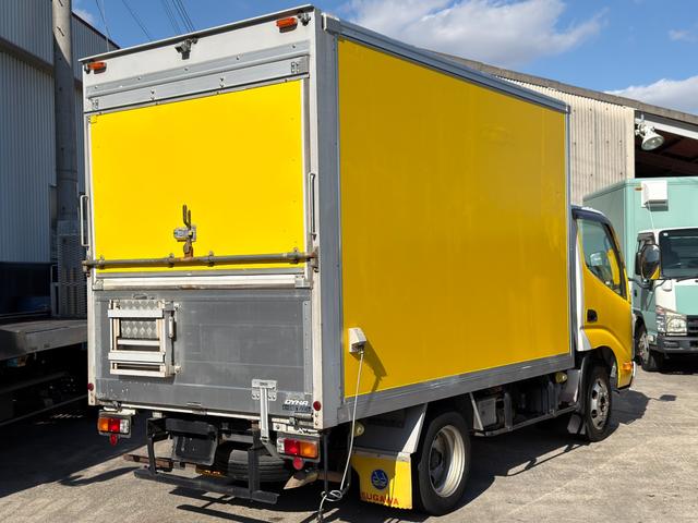 ダイナトラック キッチンカー　キッチンカー仕様　Ｗ２６００ＸＨ９７０アルミサッシ窓　Ｗシンク内新品２００ＬＸ２給排水タンク　新品電動給水ポンプ　レール式ＬＥＤスポット　新品換気扇カバー付属　新品フロアー張替施工リフォーム後未使用（14枚目）